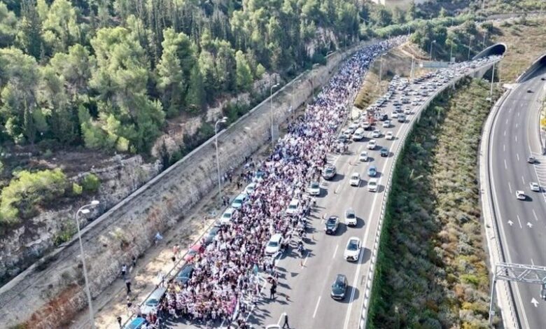 התכנסות של אלפי ציונים לסיום המלחמה וההרוגים בעזה