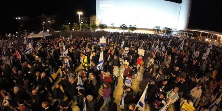 הפגנה מאסיבית של מפגינים בתל אביב נגד נתניהו