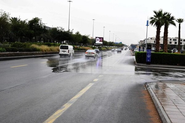 גשם חזק והצפות כבישים בריאד, ערב הסעודית + וידאו