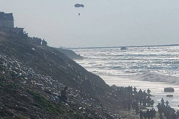 המסירה האווירית של סיוע הומניטרי לעזה שוב גבה מחיר