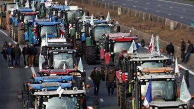 משטרת צרפת תוקפת חקלאים מפגינים + וידאו