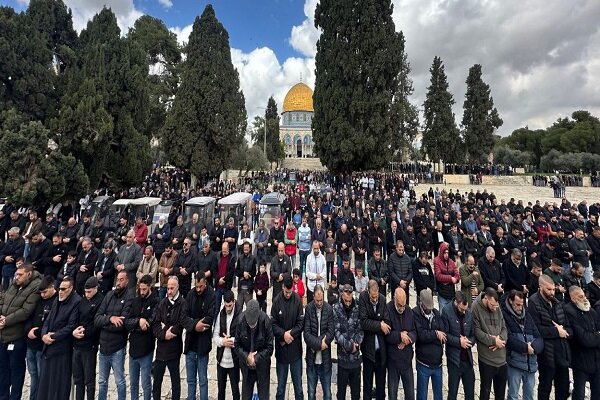 עריכת תפילות יום שישי במסגד אל-אקצא/התקפה על סרט נוער+פלסטיני