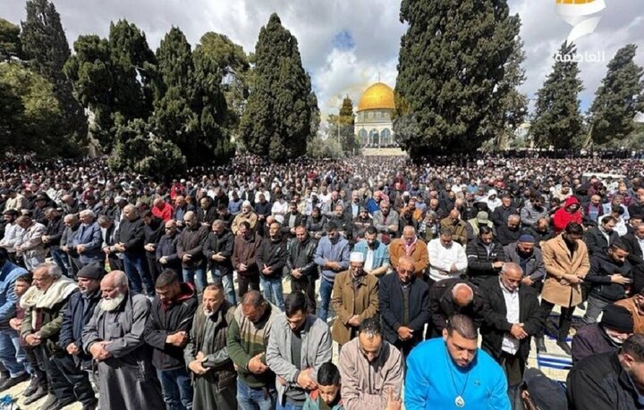 החגיגה הגדולה של תפילת יום השישי האחרונה של הרמדאן במסגד אל-אקצא