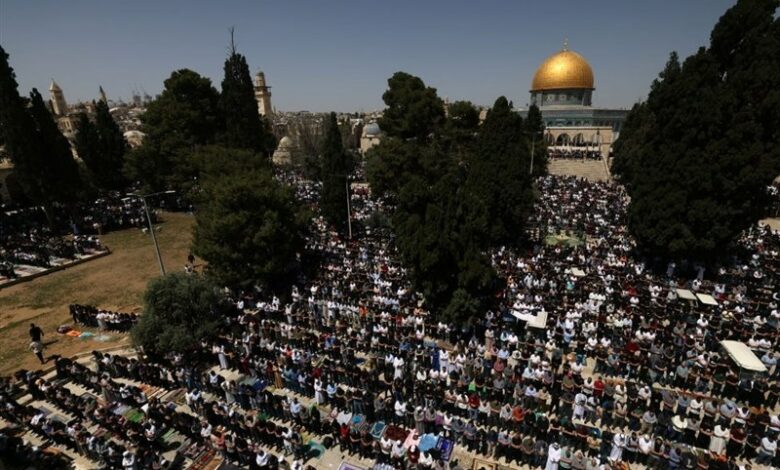 השתתפות 120 אלף מתפללים ביום שישי האחרון של הרמדאן במסגד אל-אקצא