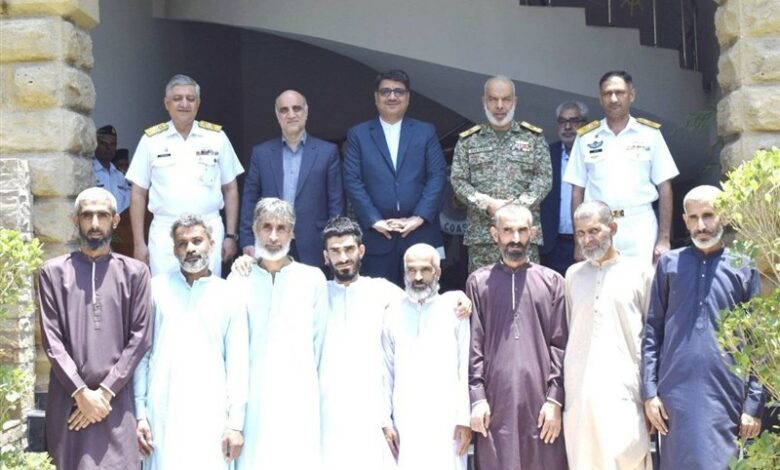 8 צוות איראני שחולץ על ידי פקיסטן חזר למדינה