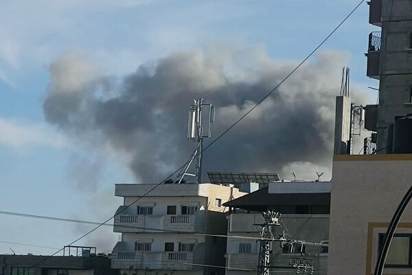 הפצצת בתים וירי לעבר רכבי חירום בעזה