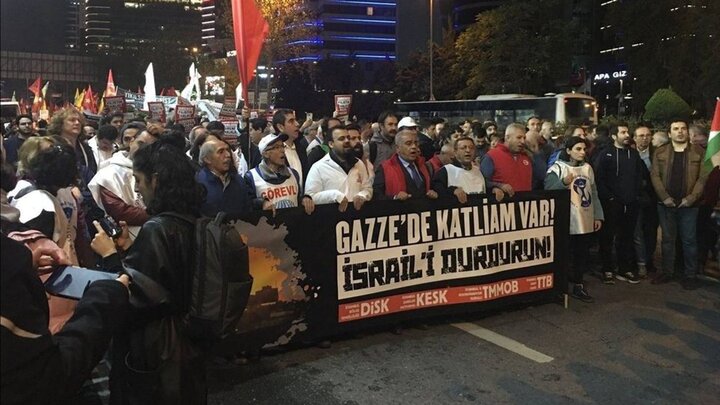 הקונסוליה של המשטר הציוני באיסטנבול נשרפה מכעס המפגינים + וידאו