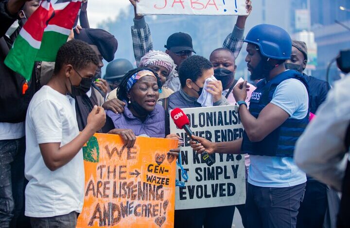 אחותו של אובמה הייתה יעד לגז מדמיע במהלך ההפגנות בקניה + וידאו