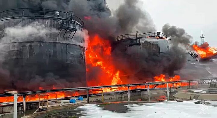 ההתקפה של אוקראינה על רוסטוב/ מכלי נפט רוסיים עלתה באש + וידאו