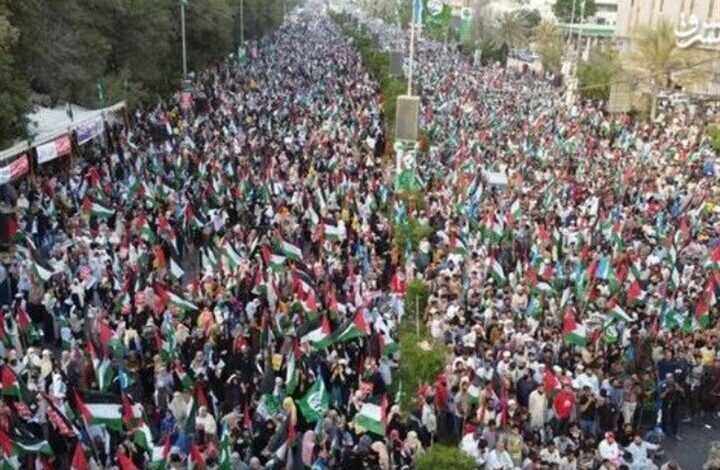 הפגנה גדולה של תושבי קראצ’י בתמיכה בפלסטין ובעצירת המלחמה בעזה