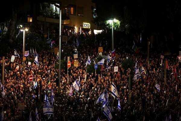 הפגנה המונית של משפחות אסירים מול הכנסת תל אביב