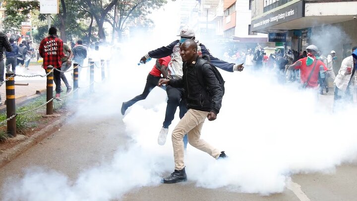 הפגנות אלימות פורצות בתגובה להעלאות המס בקניה