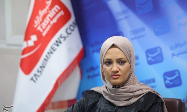 נוכחותה של אסרה אל-בהיסי, עיתונאית פלסטינית מפורסמת בסוכנות הידיעות תסנים