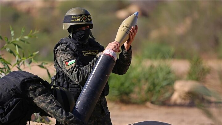 רגליו היחפות של הלוחם הפלסטיני כוונו במהלך פעולת הטילים
