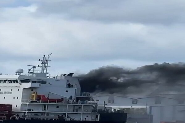 שריפה על ספינה בנמל חיפה+סרט