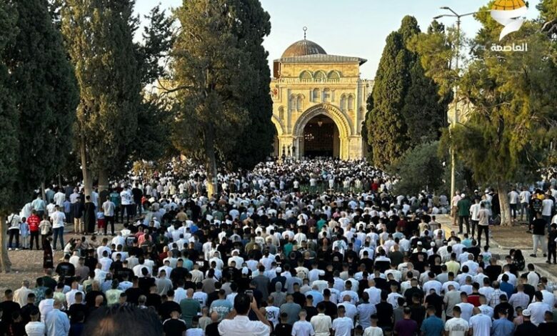 תפילת עיד אל-אדחא במסגד אל-אקצא בנוכחות 40,000 פלסטינים