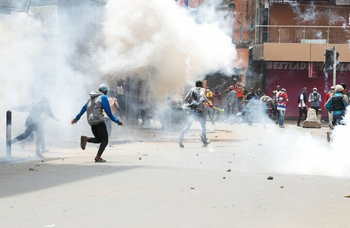 ההפגנות נמשכות בקניה/משטרת המהומות השתמשה בגז מדמיע