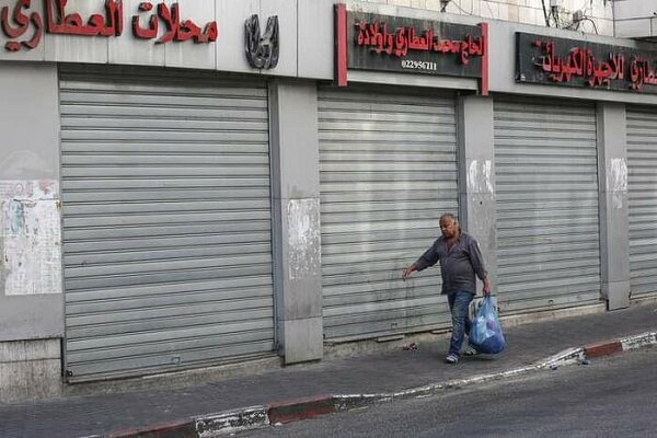 תחילתה של שביתה כלל ארצית בשטחים הכבושים של ארץ ישראל