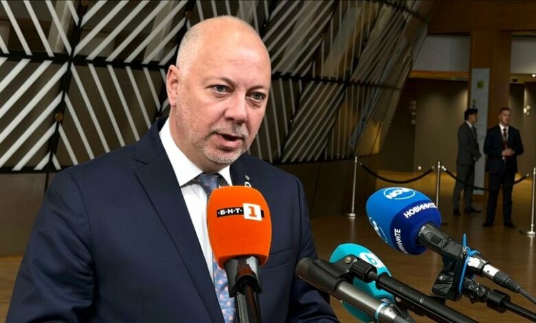 ראש ממשלת בולגריה התפטר מתפקידו על רקע אי שביעות רצון ציבורית /בולגריה , התפטרות , ממשלה , ז'ליאזקוב , אי אמון